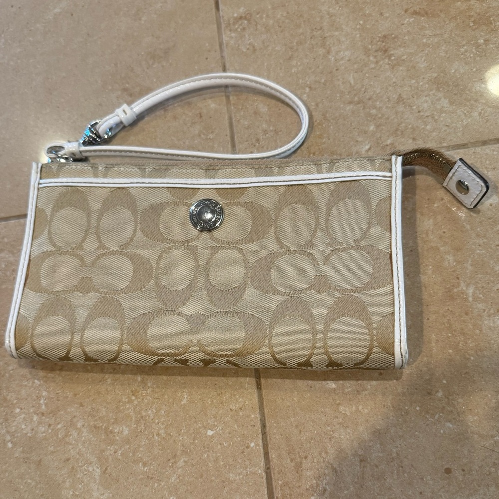 Coach wristlet wallet